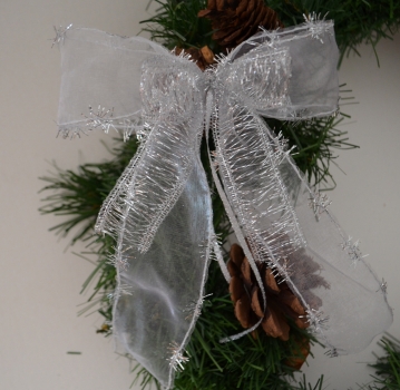 Dekoschleife transparent weiss  mit Silber -  Weihnachtsschleife