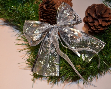 Organzatraum - Weihnachtsschleife mit Gold oder Silber Sternen, Christbaumschleife oder Geschenkschleife