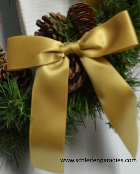 Elegante goldfarbige Satinschleife für Geschenk und Christbaum