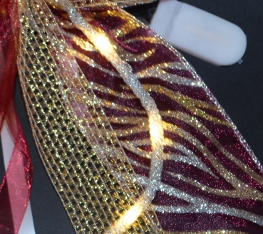 LED-Weihnachtsschleife, Glitzer ohne Ende, Beere-gold-silber 22x32cm große Fertigschleife
