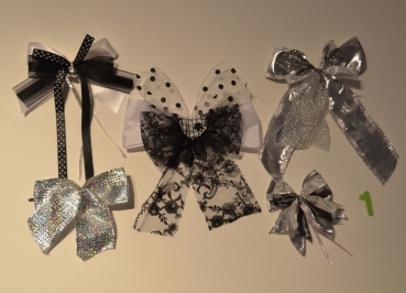 5 Stück Geschenkschleifen -schwarz-silber-weis, Top-Preis, Geschenkschleife selbstklebend