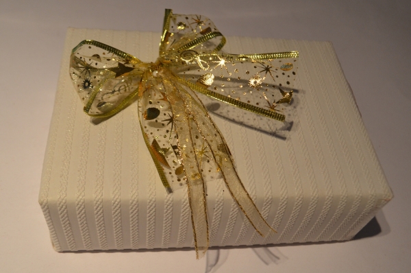 Organzatraum - Weihnachtsschleife mit Gold oder Silber Sternen, Christbaumschleife oder Geschenkschleife