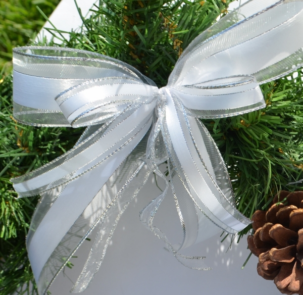 Glamoröse weiss – silberne  Schleife für Weihnacht und Hochzeit