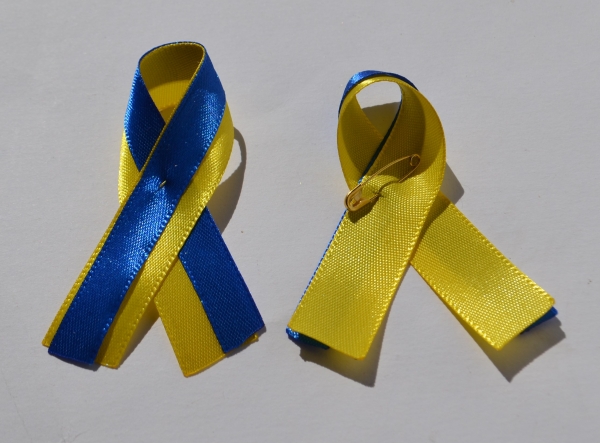 Solidaritätschleife Ukraine,  Awareness Ribbons - Erlös wird gespendet