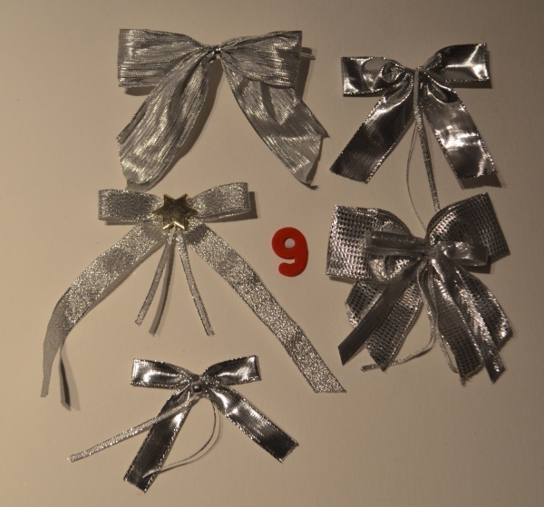 TOP 5 Stück Weihnachtsschleifen, silber, selbstklebend, Geschenkschleife