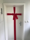 Rote Schleife mit Band für Haustüre, Hausübergabe, Eröffnung, Tür Schleife, Dekoration, Türschleife