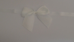 Klassische Satin Schleife in Weiss