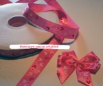 Schleife mit Herzen, herzlich, niedlich in pink. Superpreis